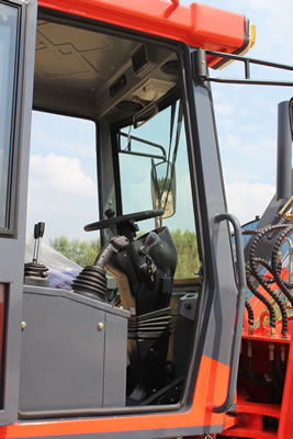 Wheel loader 1650 cab from right side