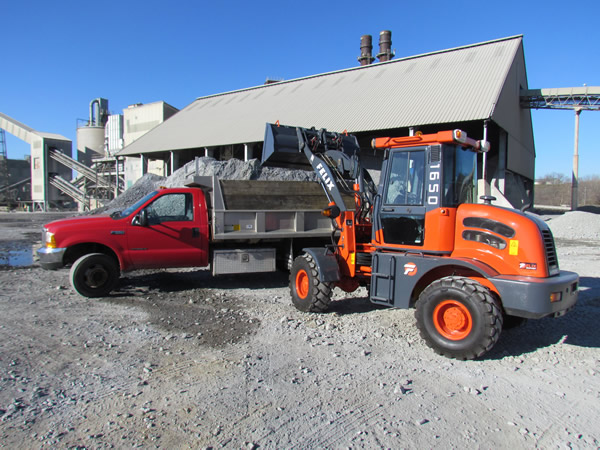 1650 Loading a dump truck